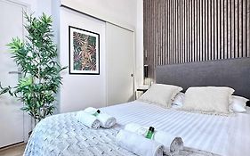 Renovated Champs-Elysees Retreat