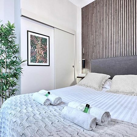 Apartamento Renovated Champs-Elysees Retreat París Exterior foto